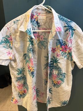 American Eagle Men’s Hawaiian Print Button Down Shirt